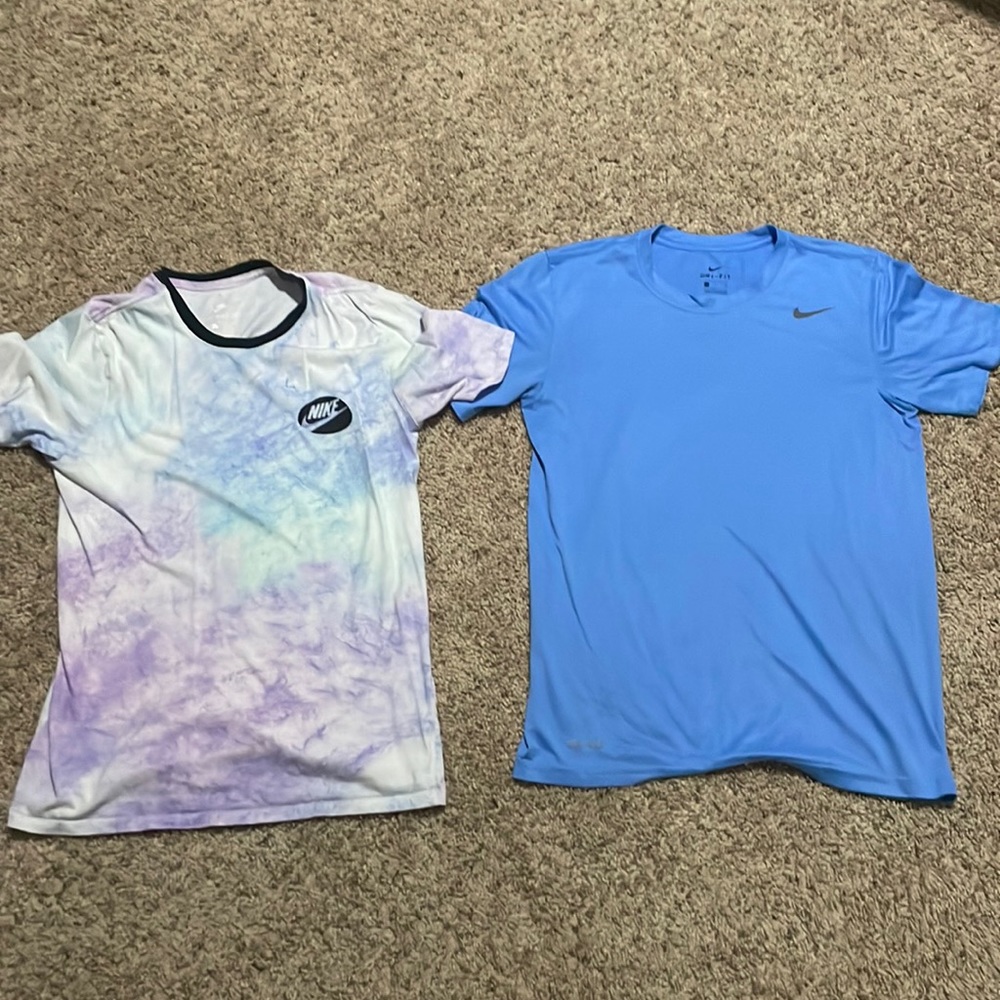 2 NIKE SHIRTS SOLD TOGETHER, adult small